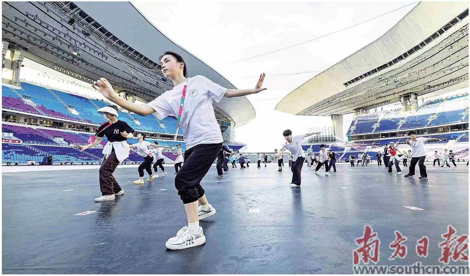  十五运会开幕式进入场内排练 全部节目已创作完成