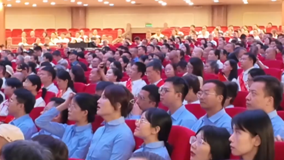 广州千人齐聚观看阅兵直播  广东省劳模：作为建设者的一份子倍感光荣！