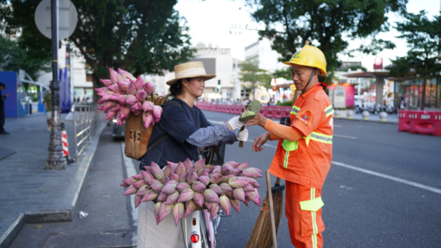 Explore Zhongshan with popular "Lotus Lady"