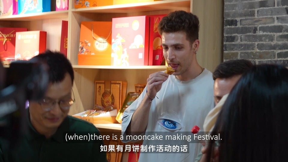 Expats try Baitu mooncake-making, a Shaoguan intangible cultural heritage