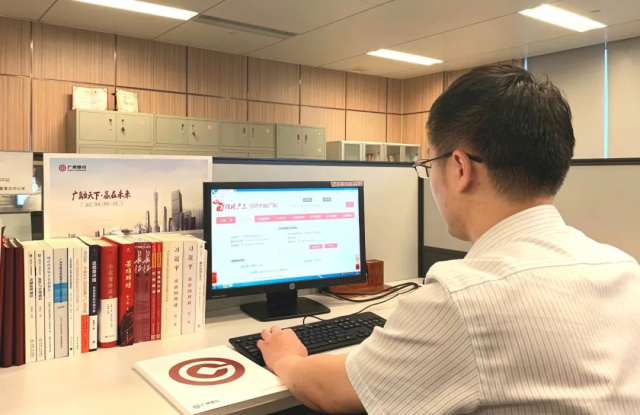 以前耗费数月、辗转多个部门才能开具的报告，如今在电脑前便可轻松打印。