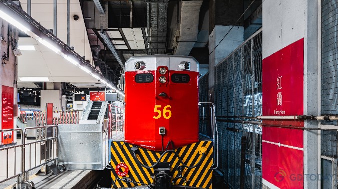 港铁公司举办“站见”铁路展  “黄头”等经典列车重现红磡