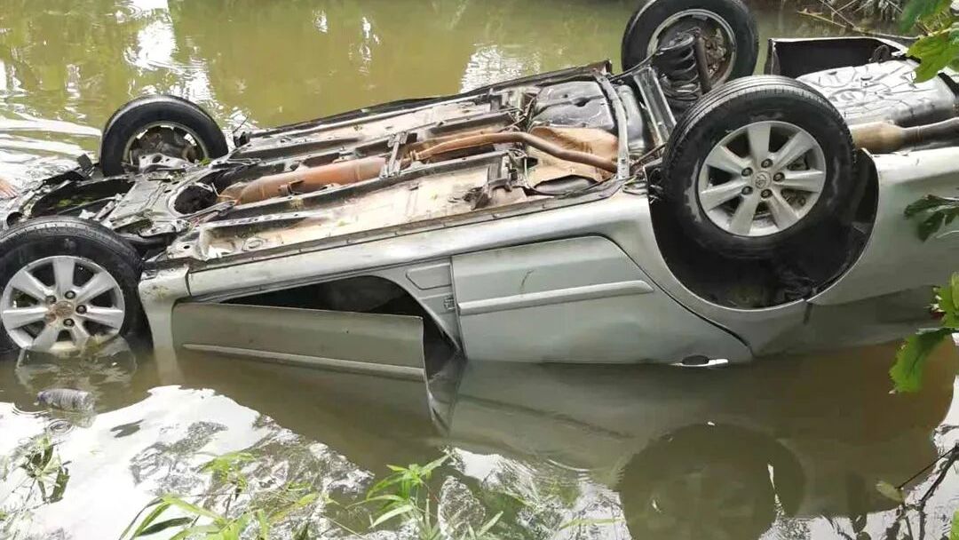 生死瞬间，他纵身一跃！ | 粤义粤勇