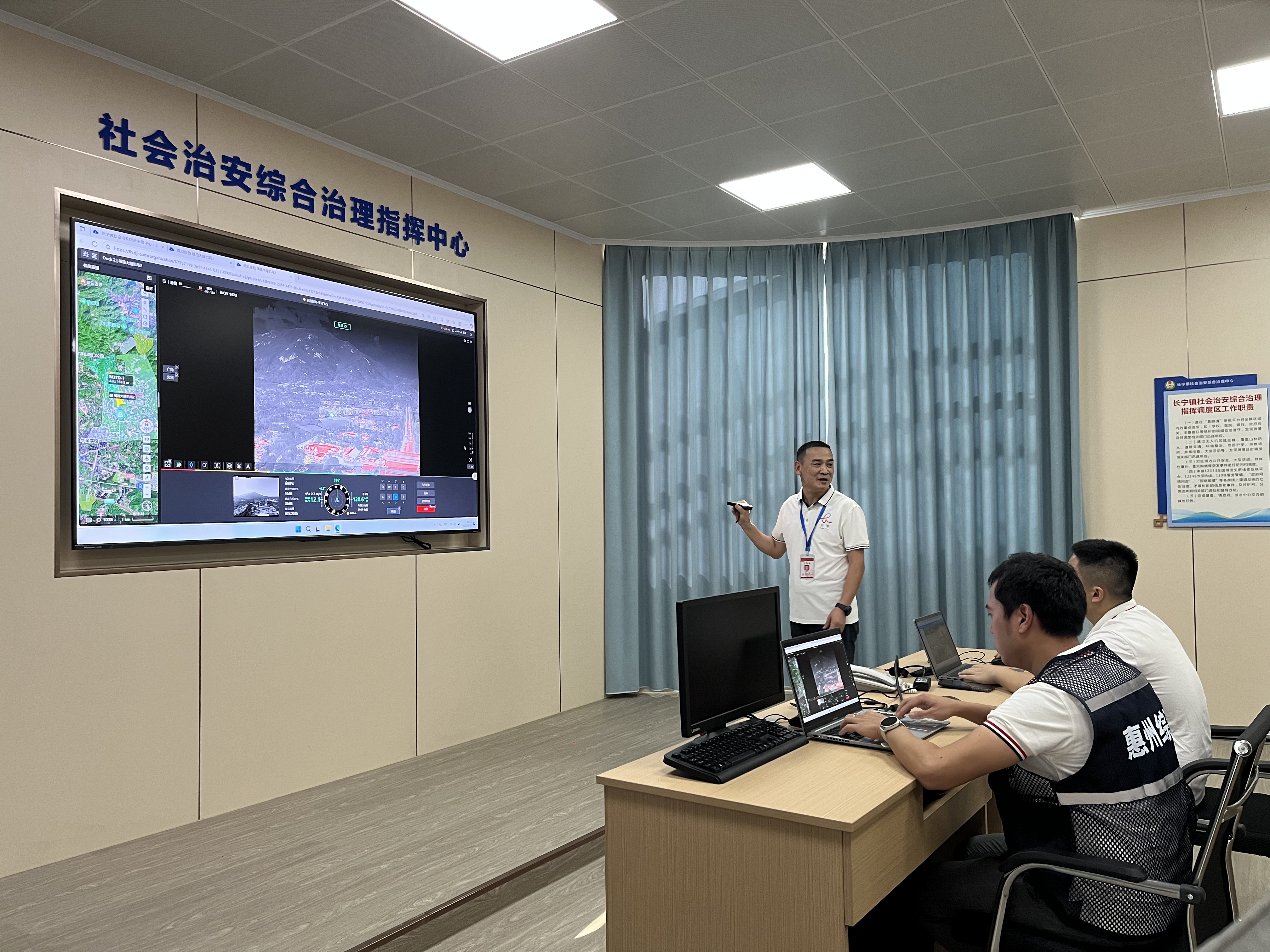 长宁镇综治中心“惠眼通”系统智能识别风险隐患。