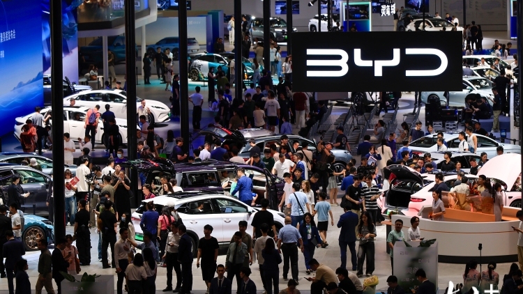 比亚迪断层领跑、零跑月销破7万，新能源“银十”创新高