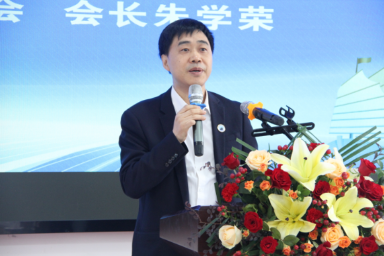 广东省渔业互保协会会长朱学荣讲话。