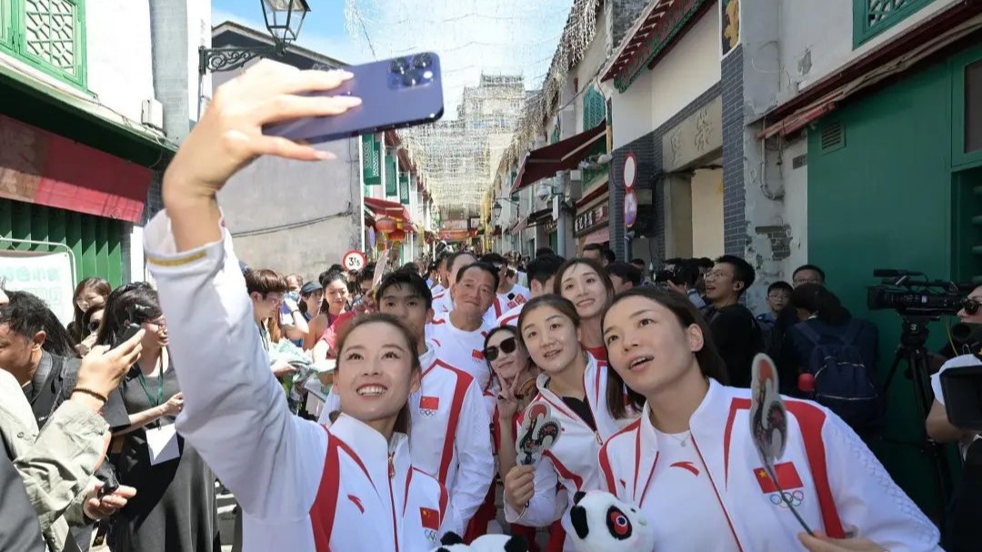 参观景点、做手工、大合照，内地奥运健儿与澳门街坊亲切互动