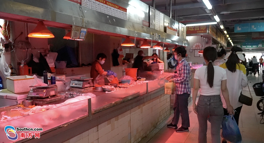 广州菜场档主感叹“人流量堪比过年”  生鲜超市呼吁理