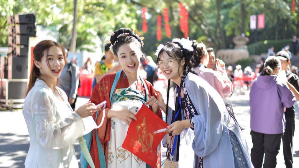 The splendor of Han couture: Guangzhou Baiyun Mountain Hanfu Festival 2023 kicks off