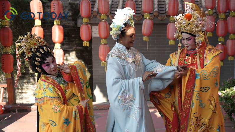 "I become the queen", Surinamese journalist plays fun with traditional Chinese culture in Dongguan