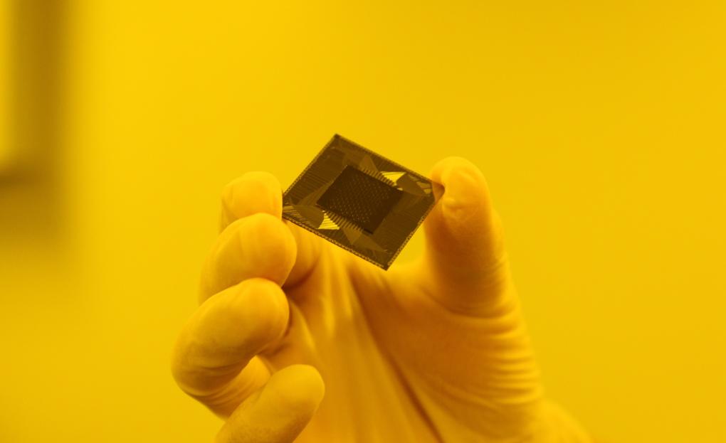 中国科学家意识到新的卷中的新数量是100位芯片