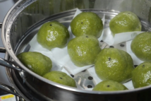 Qingtuan, a handed down traditional snack for the Qingming Festival Qingtuan, a handed down traditional snack for the Qingming Festival