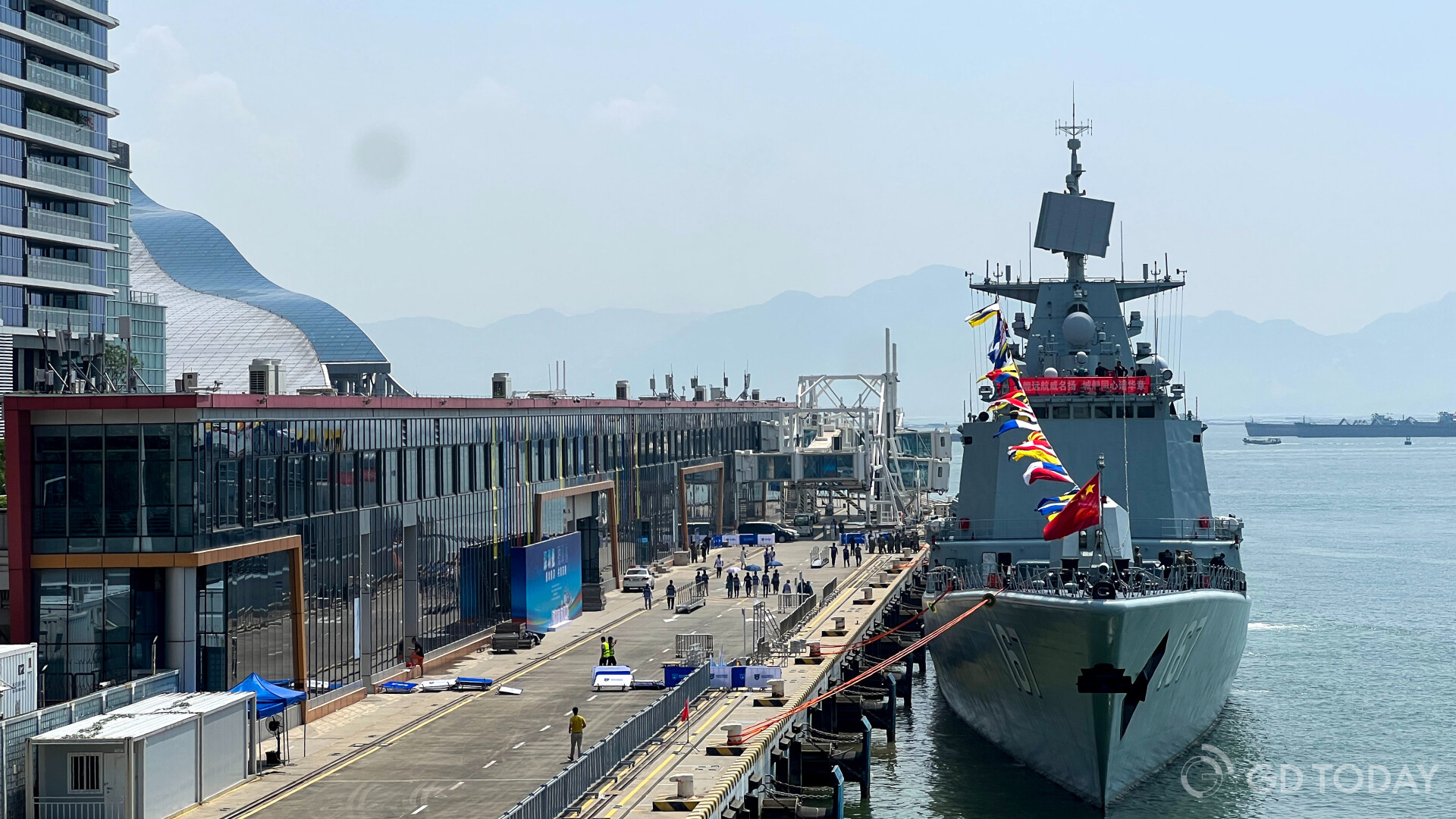 Chinese destroyer Shenzhen docks for public visit on October 1-2