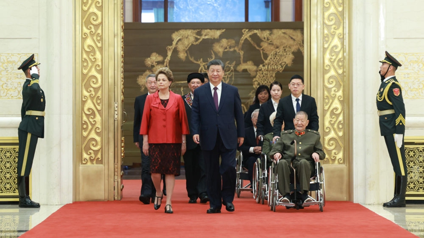 Xi awards national medals, honorary titles