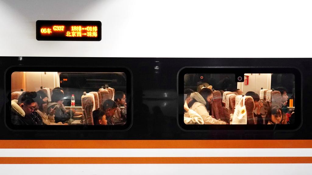 China sees travel rush during holidays