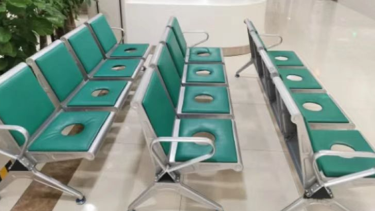 Chairs in a Guangzhou hospital go viral online