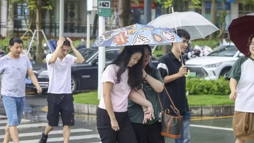 Typhoon ‘Yinxing’ strengthens into a severe Typhoon with cold front approaches Guangzhou