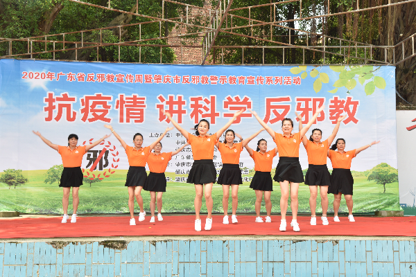 志愿者表演.JPG