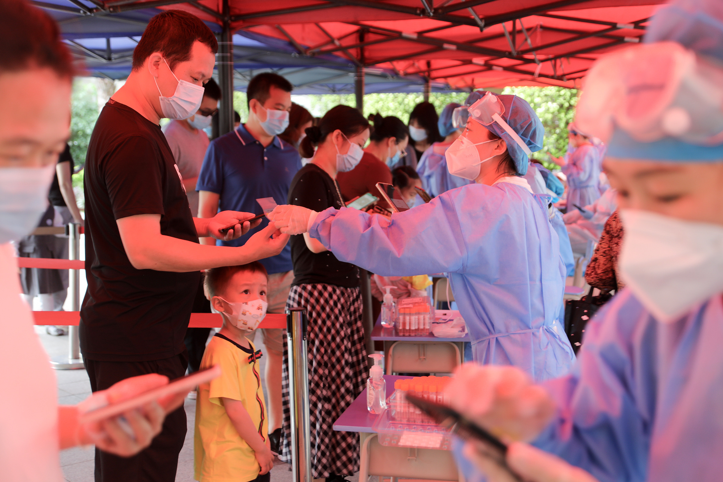 Guangzhou detects 1 local case; Zhuhai suspends public places