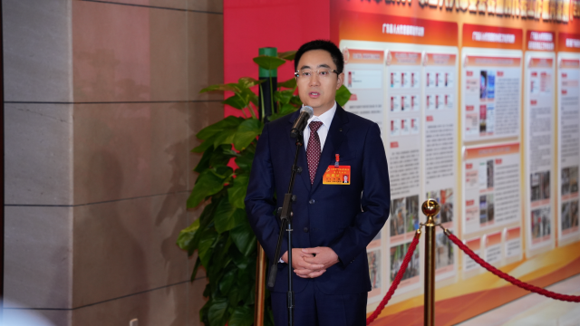 市人大代表、广州牛犊秀信息科技有限公司董事长林枫在代表通道上发言。张全壮/摄
