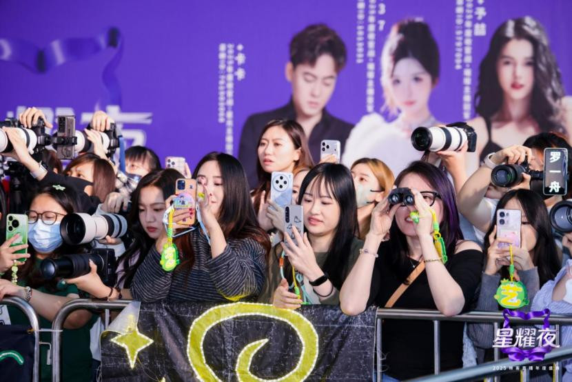 红毯外粉丝集结