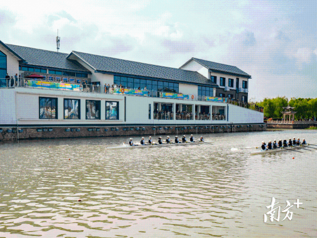 近年来,通过引进、发展赛艇运动,马厩村已成为当地有名的赛艇村。(资料图) 近年来,通过引进、发展赛艇运动,马厩村已成为当地有名的赛艇村。(资料图)