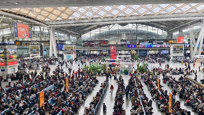 广铁3日预计发送旅客223万人次，加开夜间高铁63列
