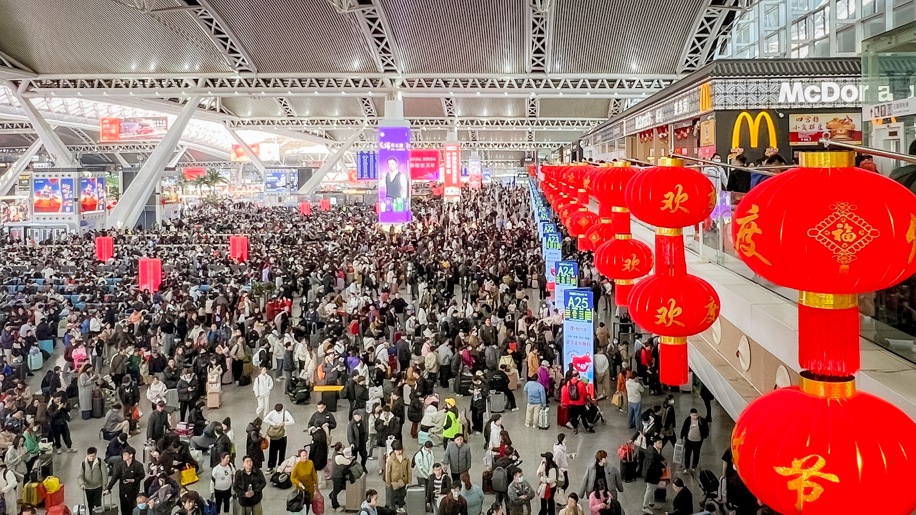 China Railway Guangzhou Group sends 28.372 million passengers marking new record during the Spring Festival