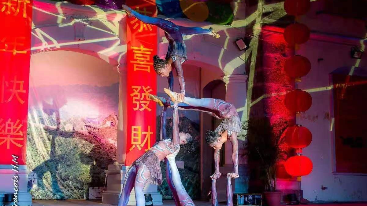 Shantou Acrobatic Troupe performs in France for "Happy Chinese New Year" celebration