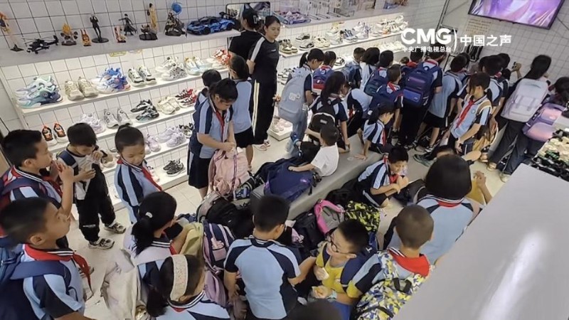 时光里丨小孩哥小孩姐组团捧场 小吃店变身“宝藏打卡点”