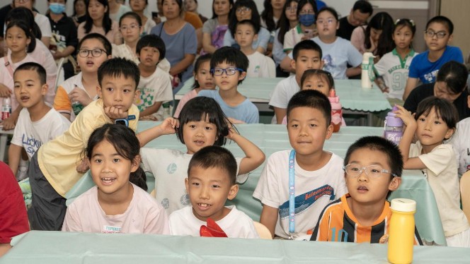 探秘 “天眼”：连接地球与宇宙的科学之旅