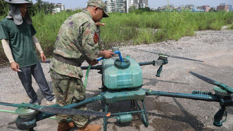 清积水、除杂物……广州民兵全力参与基孔肯雅热疫情防控