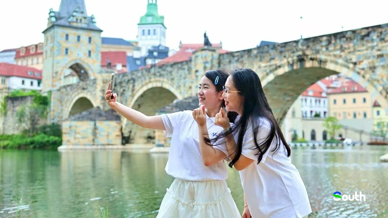 Students celebrate graduation at Dongguan Songshan Lake National University Media Camp