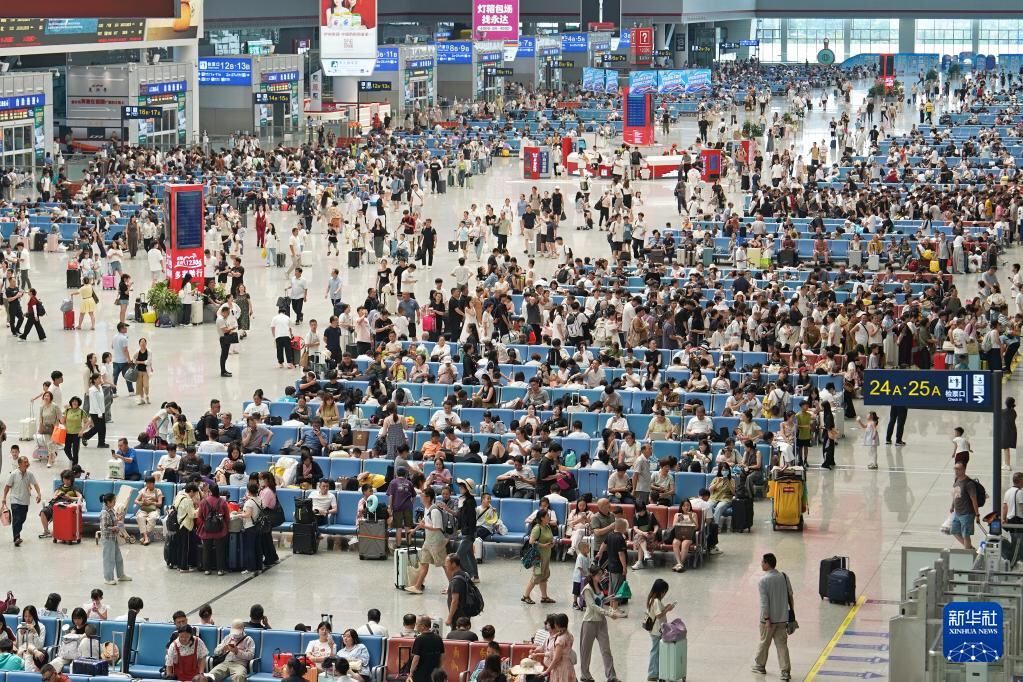 8月1日，自暑運(yùn)以來開行上海至菏澤東高鐵列車，</p><p style=
