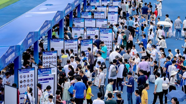 10,000 students, parents visit SUAT on its first campus open day