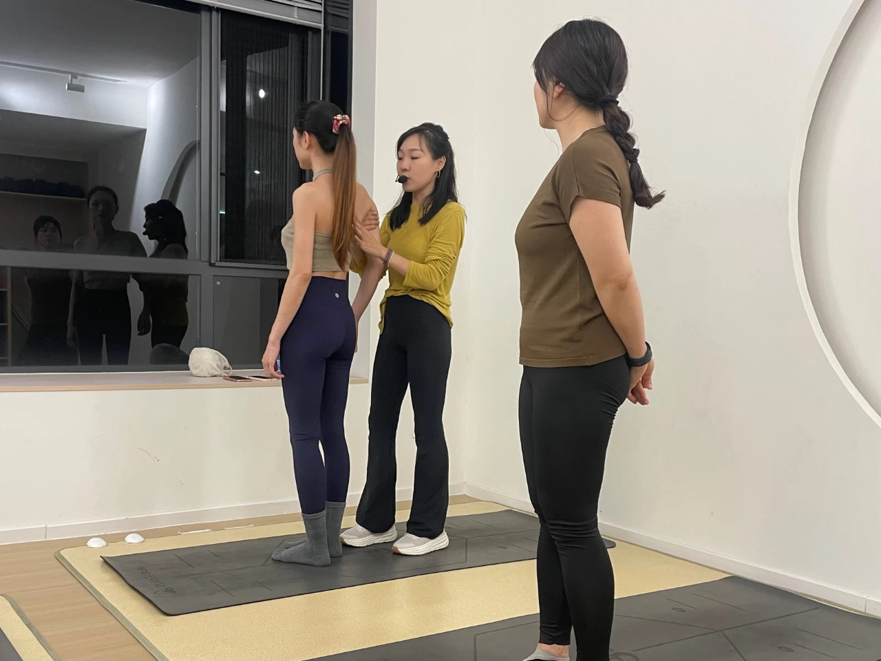 云城青年夜校瑜伽课开课 百名女性青年解锁身心“充电”新方式