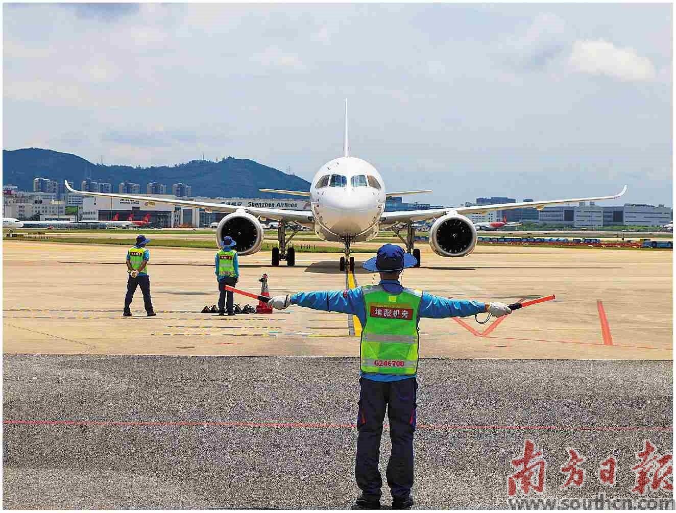 5月18日，线上新深深圳机场首次迎来国产大飞机C919。圳机南方日报记者 鲁力 摄