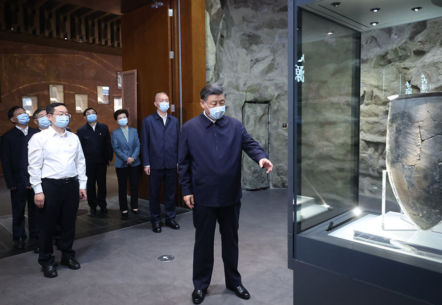 2023年6月2日，习近平总书记在中国历史研究院考察。新华社记者 鞠鹏 摄