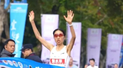 “最快女护士”张水华被医院警告处分：违规兼职取酬，以虚假理由获取调休