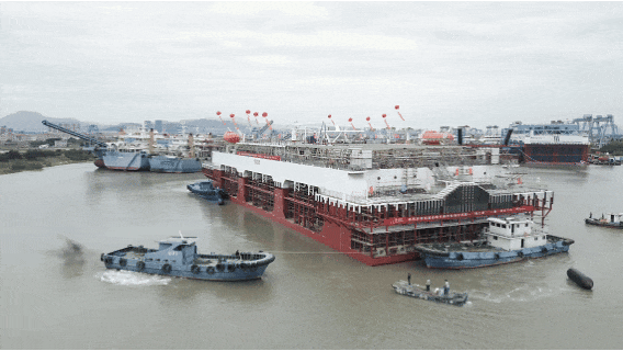 “海之舱”一期主体平台下水。受访者供图 “海之舱”一期主体平台下水。受访者供图