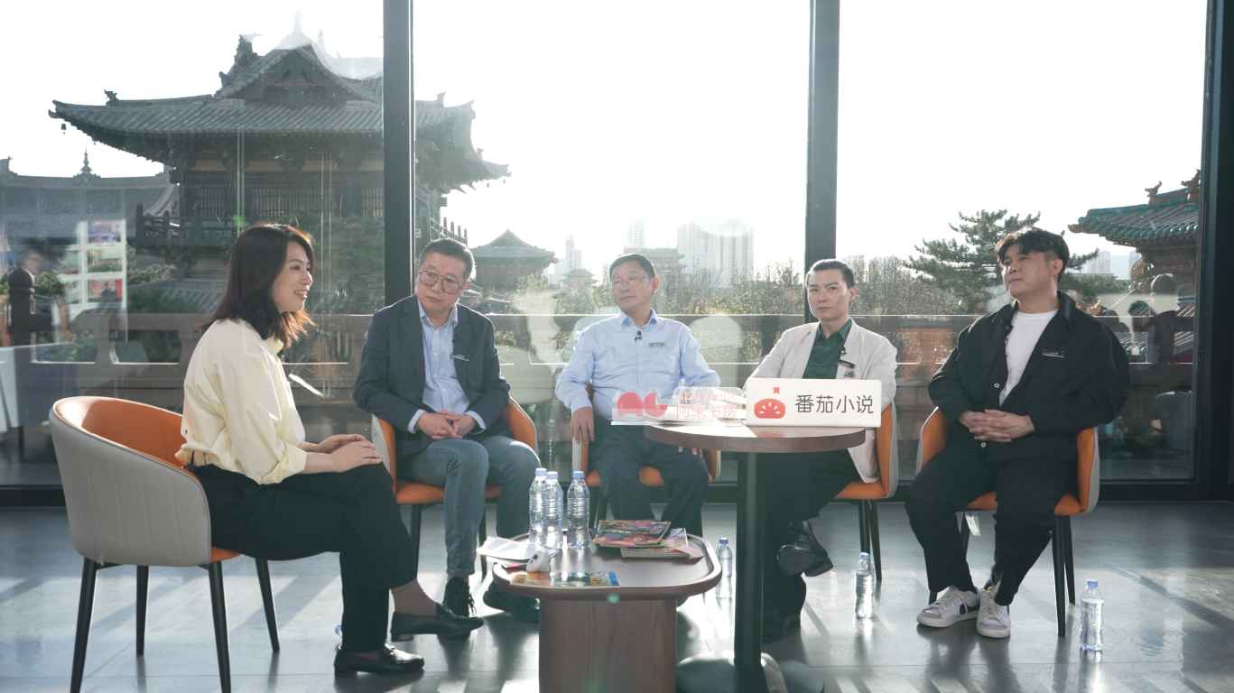 “如果失去幻想，人类将会怎样”座谈现场，从左至右分别为张菁、刘慈欣、阿来、陈楸帆、王自律