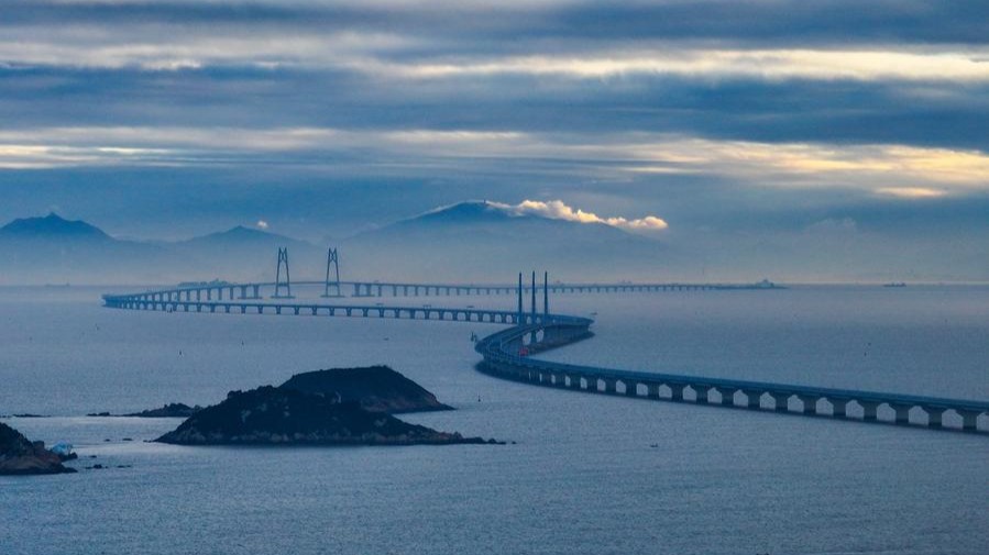 Hong Kong-Zhuhai-Macao Bridge sees surging foreign passengers