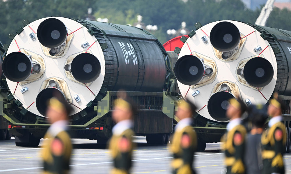 2025年9月3日，纪念中国人民抗日战争暨世界反法西斯战争胜利80周年大会在北京隆重举行。这是核导弹第二方队接受检阅。新华社记者 杨冠宇 摄