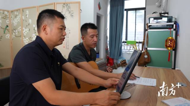 陆泽涛和陈焕亮一起创作了多首歌曲。  