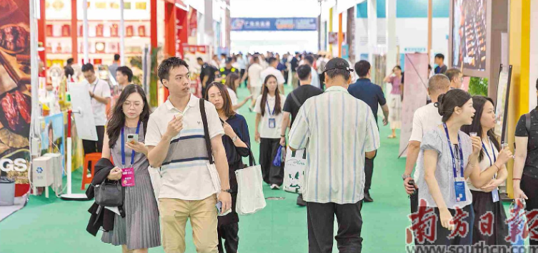 首届广东优品展在广交会展馆B区开幕。南方日报记者 钟志辉 张令 摄