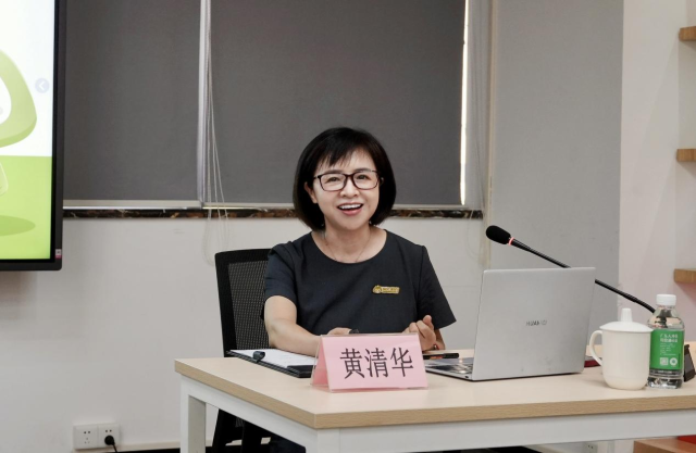 “蘑菇姐姐”黄清华结合自身经历，畅谈“媒体+”实战打法。