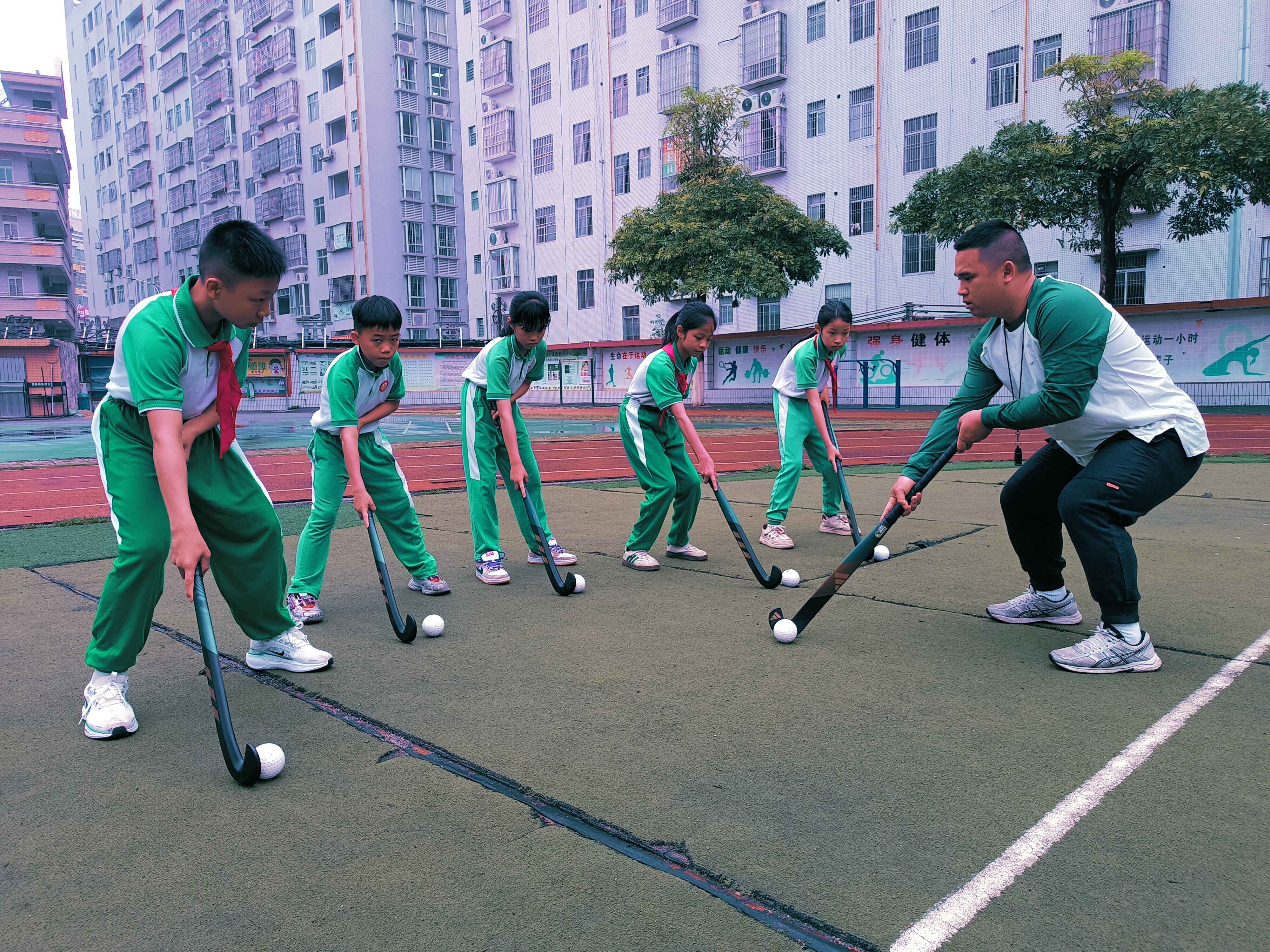 全民迎全运 相约粤港澳丨云浮市第五小学开设曲棍球兴趣班