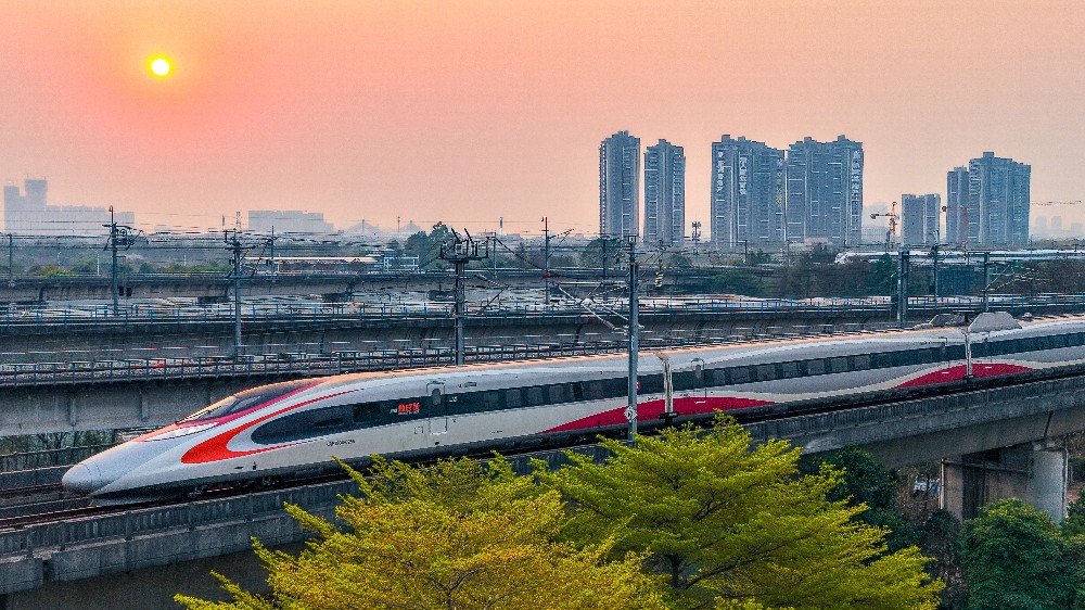 “五一”假期广铁将加开旅客列车2490余趟 广深港高铁客流火爆