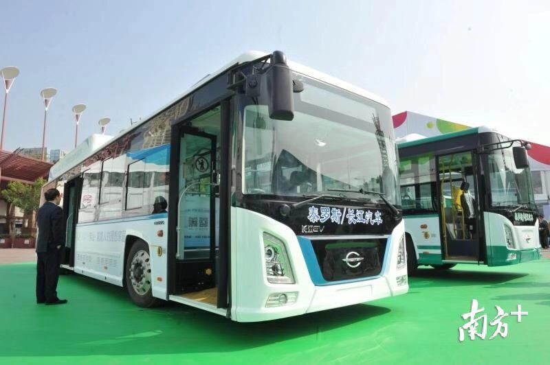 “氢能周”活动上展示的新能源车辆。南方日报记者戴嘉信 摄 “氢能周”活动上展示的新能源车辆。南方日报记者戴嘉信 摄