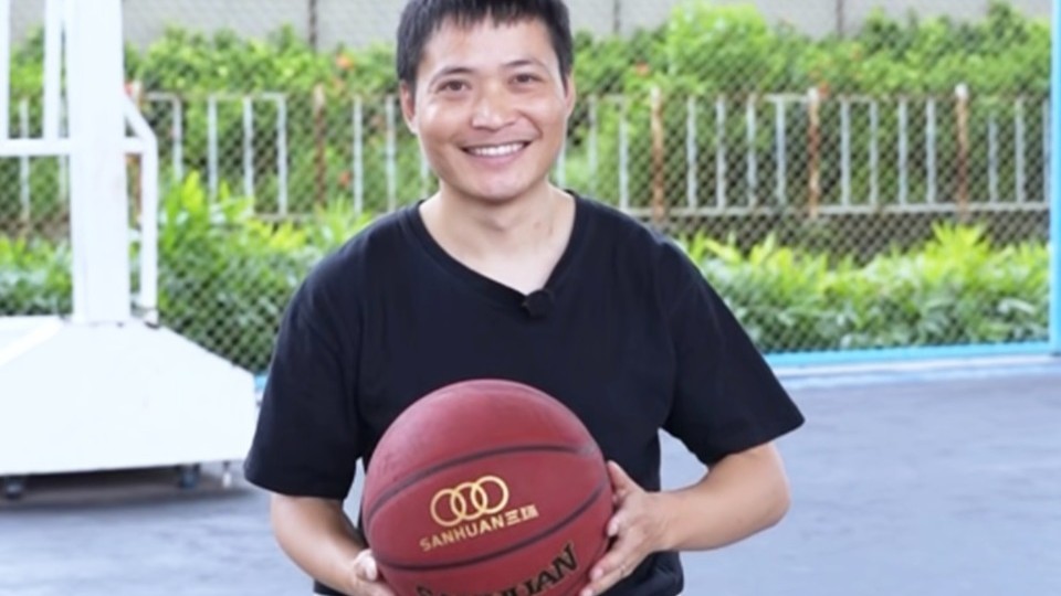 辉常视角丨坐轮椅打篮球是一种什么样的体验？记者亲测